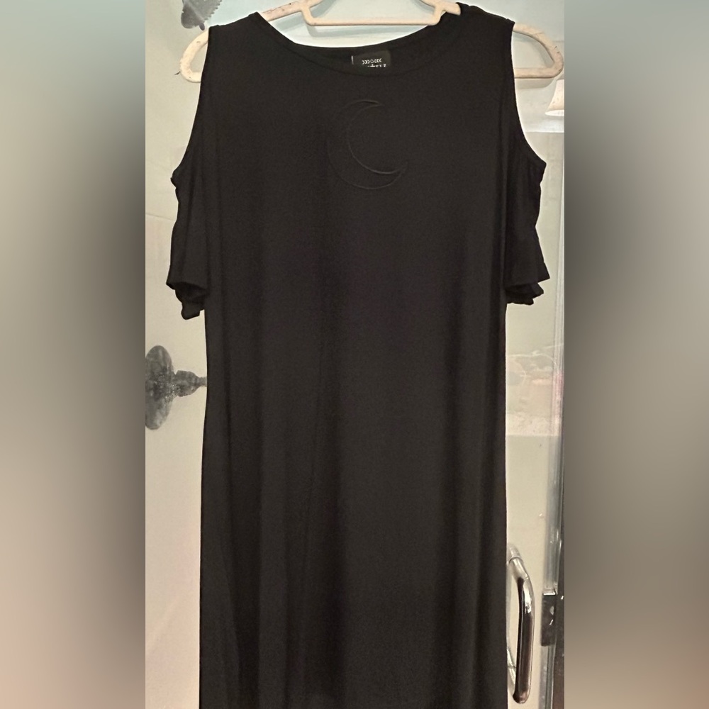 NWOT Cold Shoulder Crescent Moon Cut Out Dress